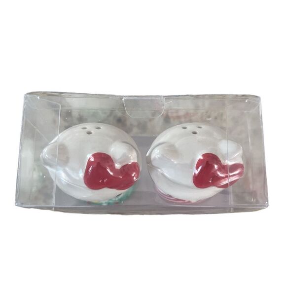 Hello Kitty Christmas Salt and Pepper Shakers - Picture 3 of 6